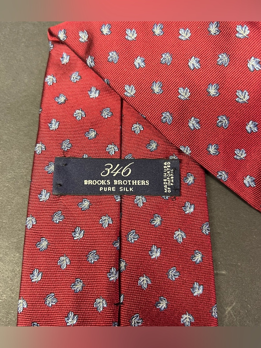 Brooks Brothers 346 Mens Burgundy Red w/ Blue Leaf Pattern Necktie- NWT